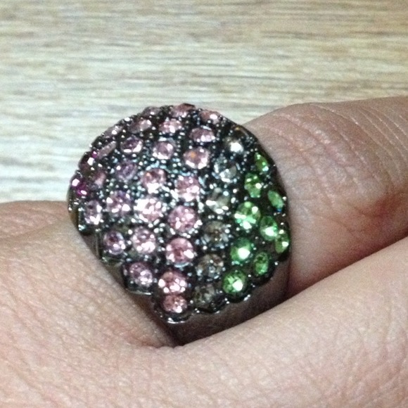 Forever 21 Beautiful Black Ring - Picture 4 of 4