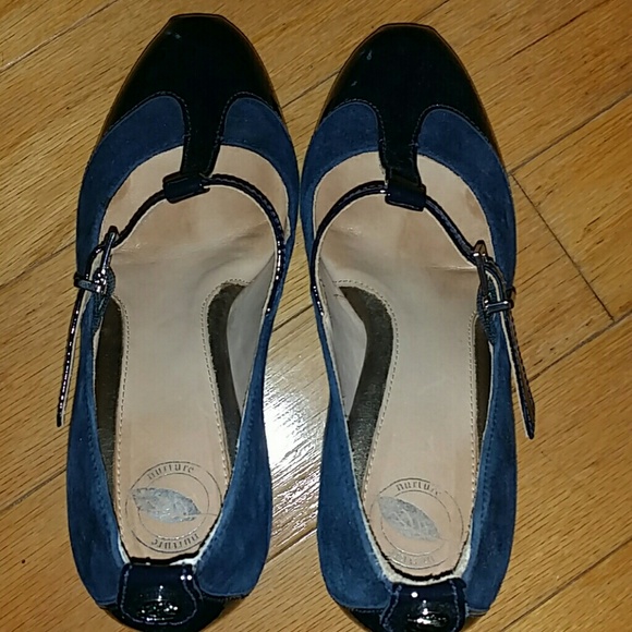 Heels - Picture 2 of 4