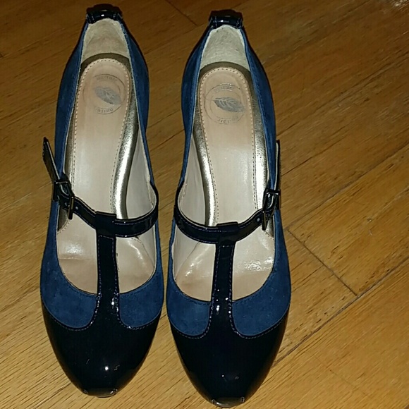 Heels - Picture 3 of 4