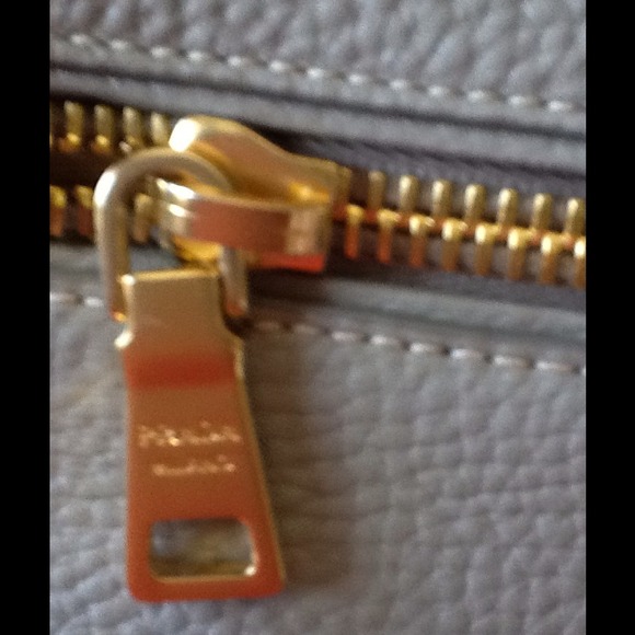 Prada - Picture 4 of 4