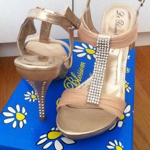 De Blossom Nude Metallic Heels