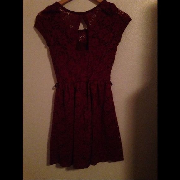 Red dress - Picture 2 of 2