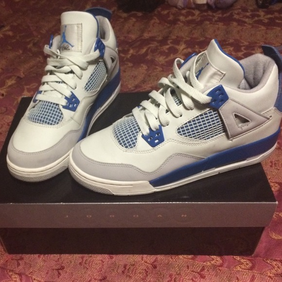 Jordan Shoes - Size 6.5 retro Jordan's 🌟price reduced🌟