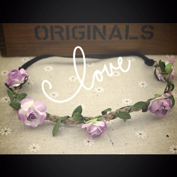 Beautiful headband with tiny flowers