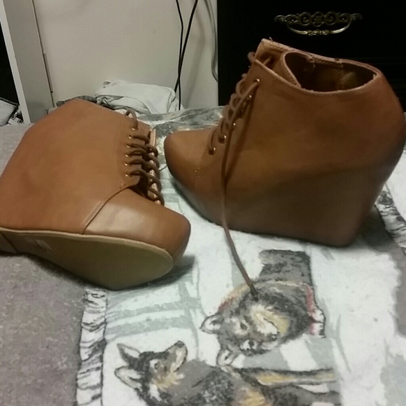 Shoes - Picture 3 of 3