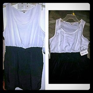 Black and white pocketed dress