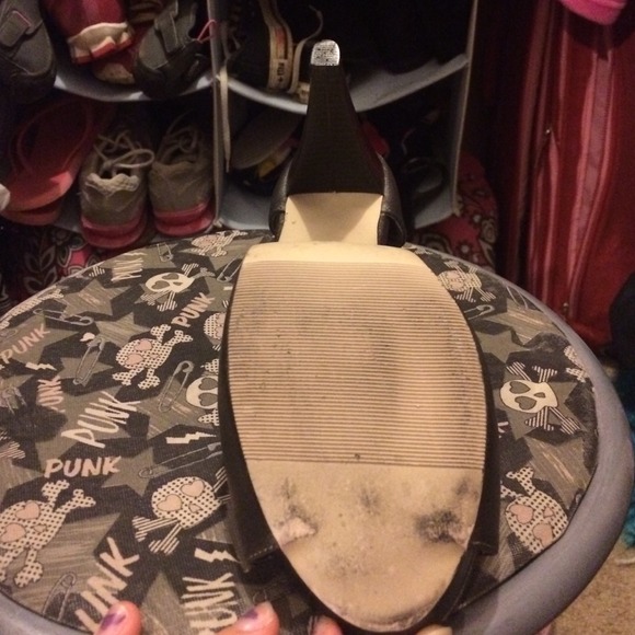 Grey heels - Picture 3 of 4