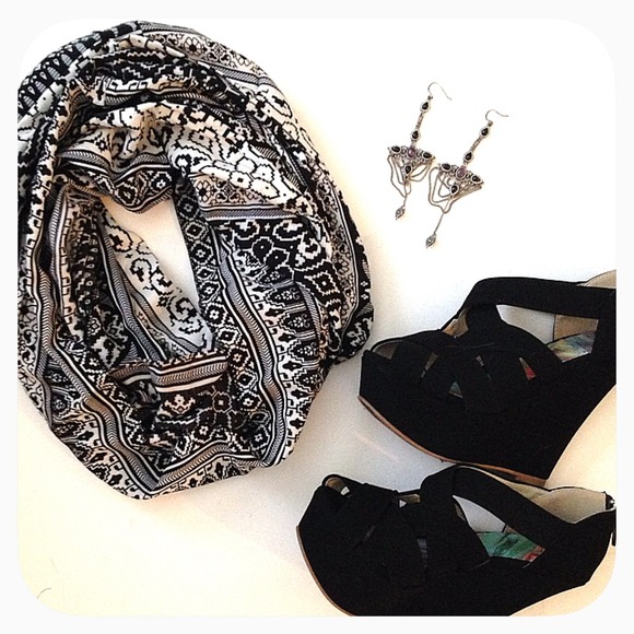 Accessories - 🆕Infinity Scarf