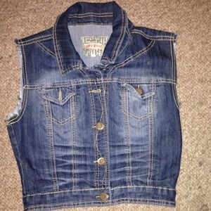 Jean vest😎