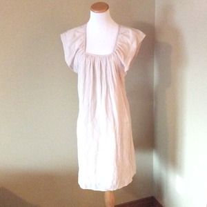 Flirty dress in a gorgeous greige color!