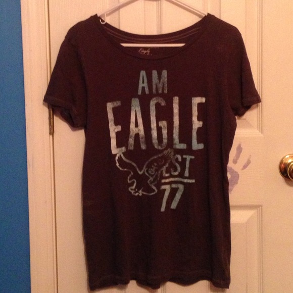 American eagle basic tee.