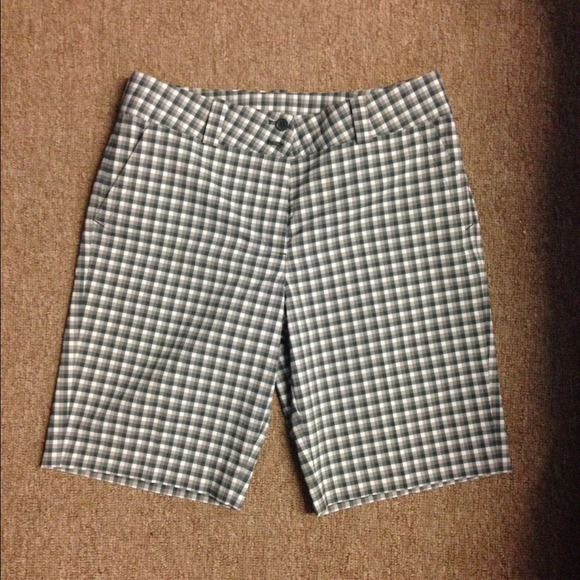 Women's Nike Golf shorts. Sz 6