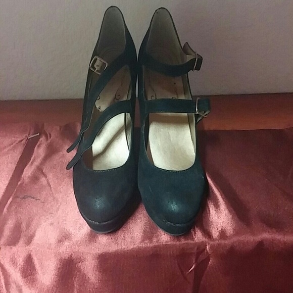 Pumps - Picture 2 of 4