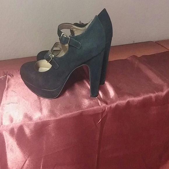 Pumps - Picture 3 of 4