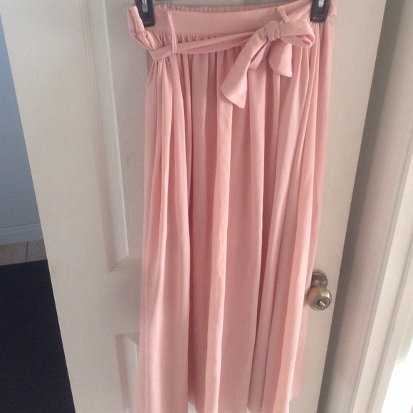 Soft pink maxi skirt from IWearSin.