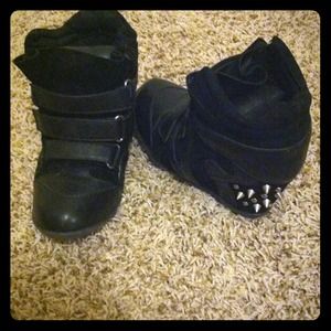 Boot wedges with silver spikes