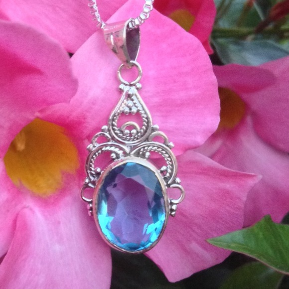 ๐2xHOST PICK๐Silver Blue Topaz Quartz Necklace๐ - Picture 2 of 4