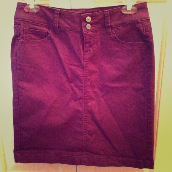 Old Navy purple, knee length skirt Sz 2 petite.