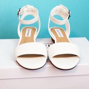 Steve Madden Terrance White Leather size 6 sandals