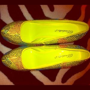 Stunning yellow rhinestone heels!!!!! Size 9 NWT!!