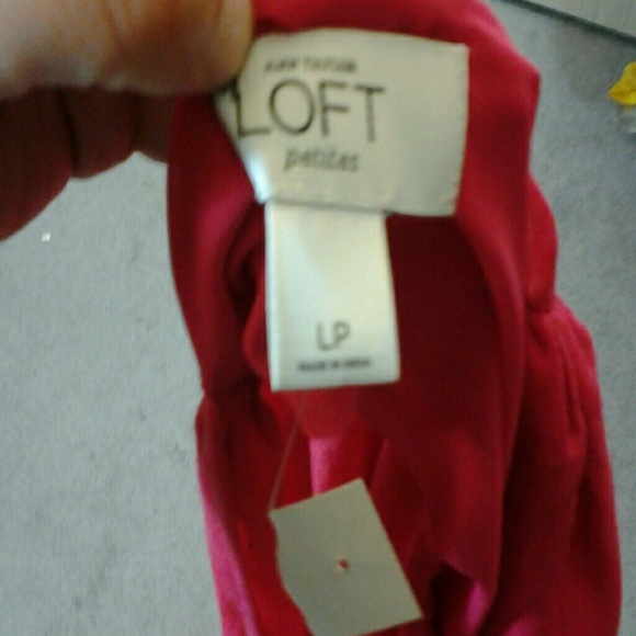 Sale!!! NWT Flowy Anne Taylor Loft Petites top - Picture 4 of 4