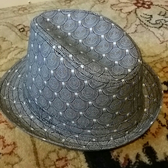 Hat - Picture 3 of 4