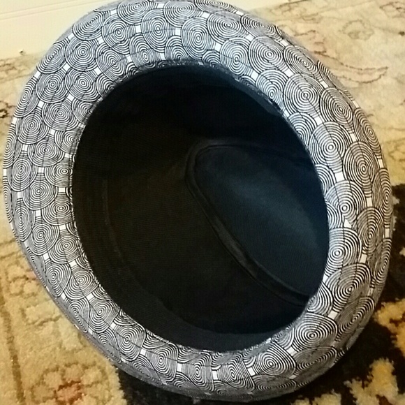 Hat - Picture 4 of 4