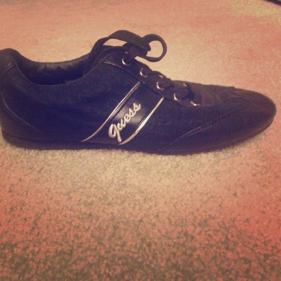 Black guess shoes