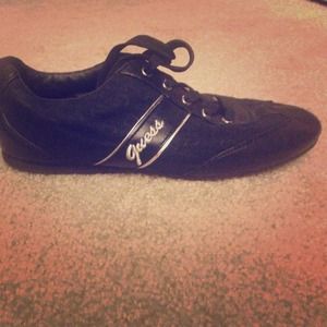 Black guess shoes