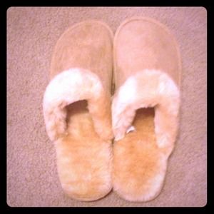 🌺SOLD!🌺 Magellan fluffy slippers/house shoes