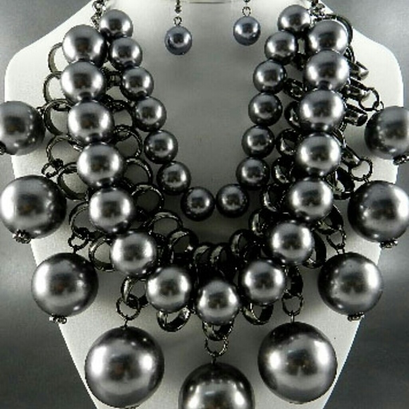 Necklace and earring set