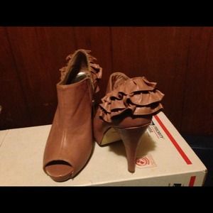 Ruffled heel