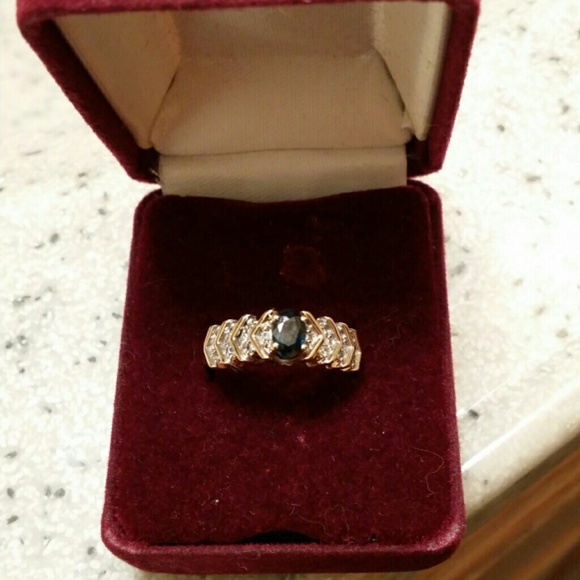 Sapphire with diamonds -ring