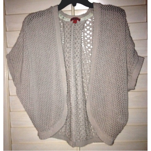 Beige crochet cardigan - Picture 3 of 4
