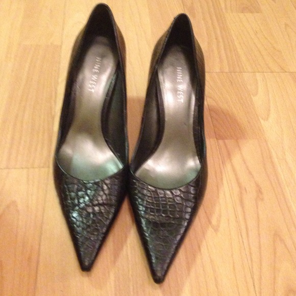 Black croc low pumps