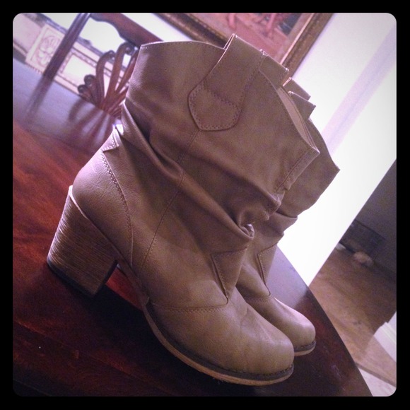 2inch Beige cowgirl boots😍