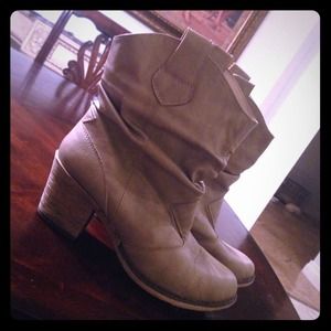 2inch Beige cowgirl boots😍