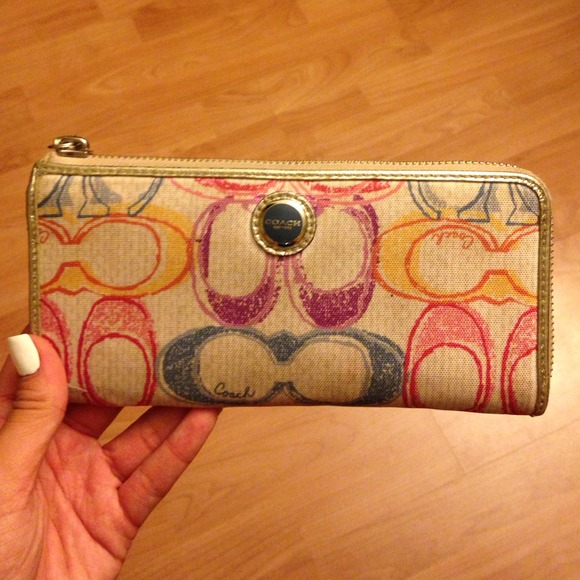 ON HOLD❌ Coach wallet!