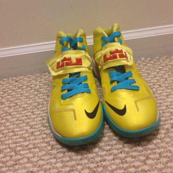 🌟Sold!🌟Reduced! Nike Lebron7 Sonic Blue (7Y)