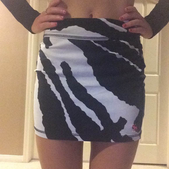 👣Pencil skirt👣 - Picture 2 of 4