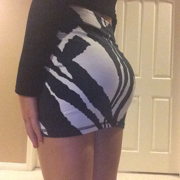 👣Pencil skirt👣 - Picture 3 of 4