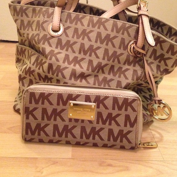 *AUTHENTIC* Michael Kors brown/wallet & purse