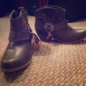 🌻Big Buddha size 8.5 ankle boots🌻