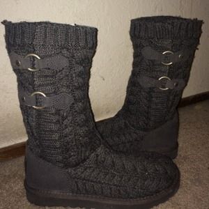 Size 7 Grey knit UGGS