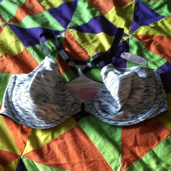 Victoria's Secret racerback, no pad. front clasp.