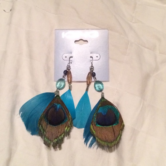 Peacock earrings 💙