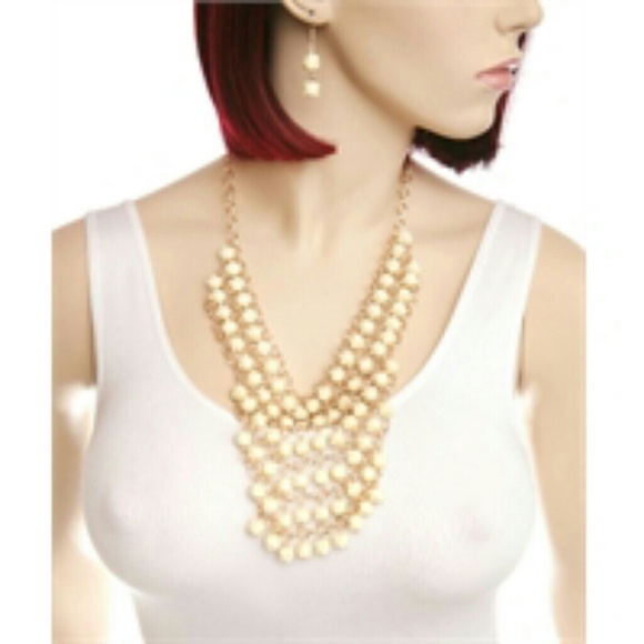 Necklace and earring set