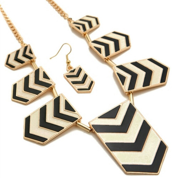 Necklace and earring set