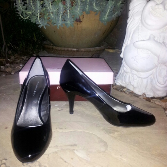 Bandolino Shoes - FLASH SALE! NWT Bandolino Blk Patent Leather Heels Bandolino Shoes - FLASH SALE! NWT Bandolino Blk Patent Leather Heels