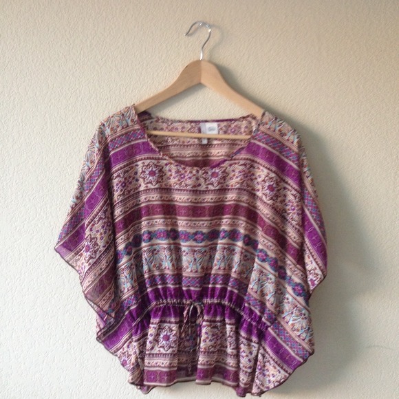 ✨NEW✨Lilly Lou Printed Bat Wing Blouse - NWOT